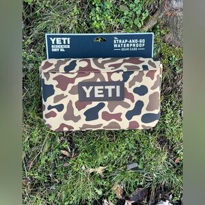 YETI Sidekick Dry 3L Gear Case Wetlands Camo